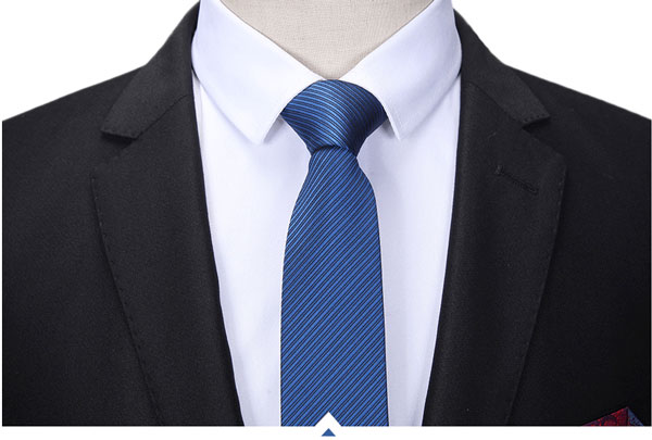 單排一?？勐殬I西裝定做衣領細節特寫圖