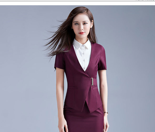 紫色款專柜營(yíng)業(yè)員工作服模特展示圖